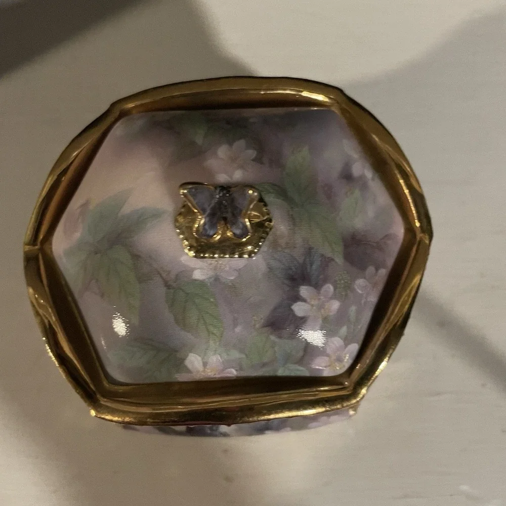 Lena Liu Ardleigh Elliott Signed Music Box Wind Beneath My Wings‎
